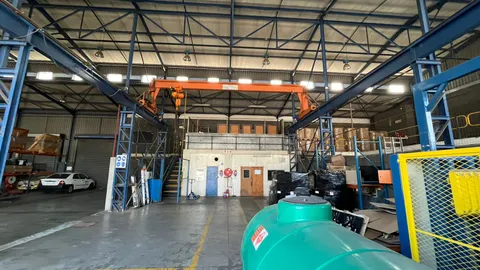 98 Loper Avenue, Spartan has a 1700m² Warehouse Available To Let (35)